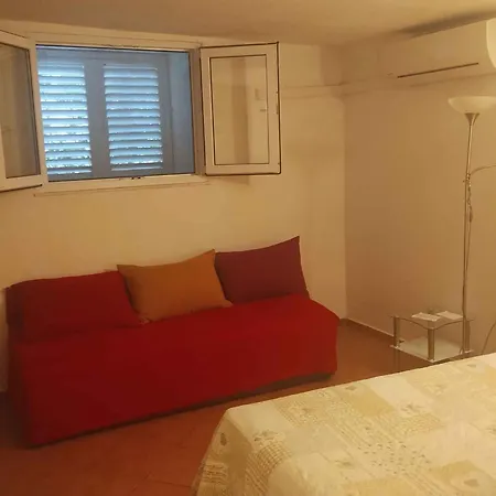 In 46220 Dubrovnik