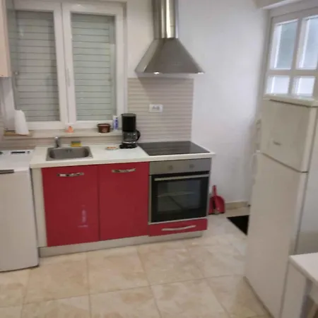 In 46220 Apartament *