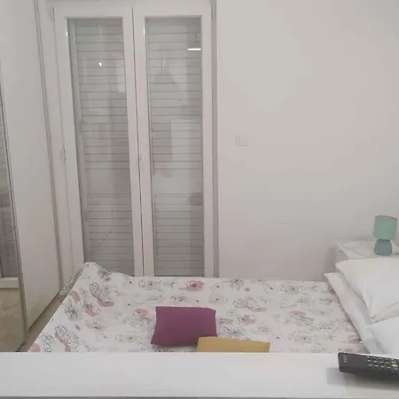 Apartment In 46220