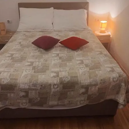 In 46220 Apartment